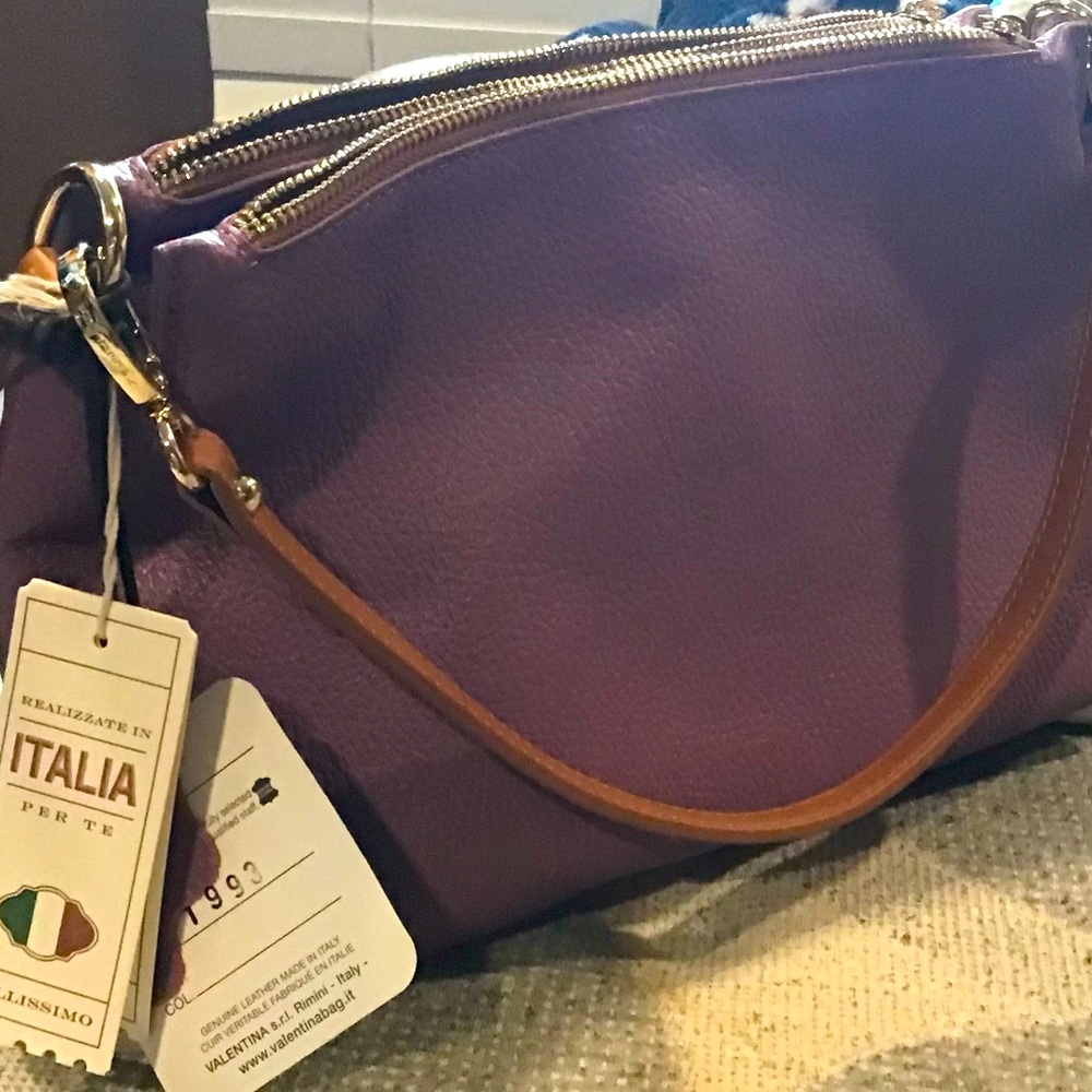 NWT, cute purple Valentina day-purse. Straight from Italy !